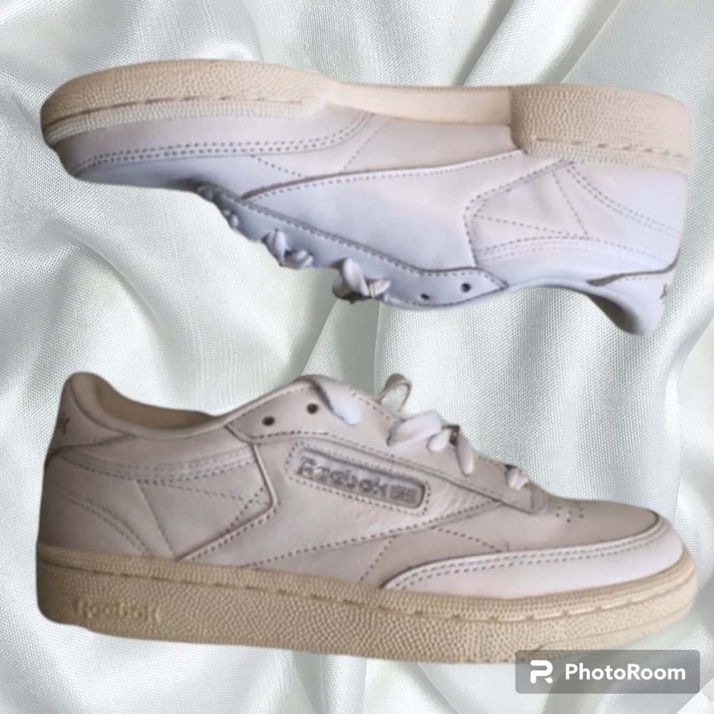 REEBOK white sneakers size 6